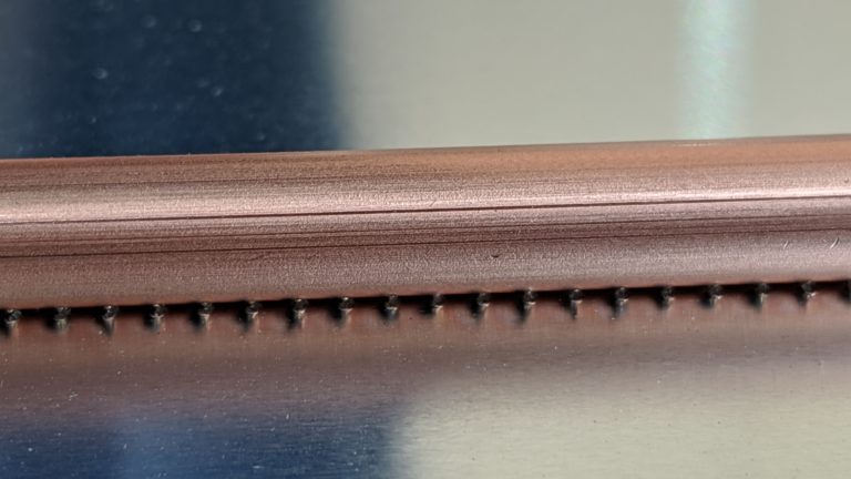 Detailaufnahme der Verbindung zwischen Rohr und Absorberfläche